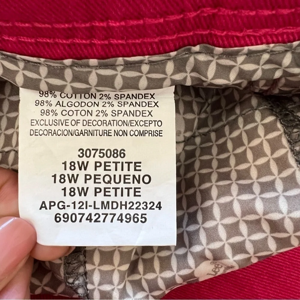 NWT. Lee Classic Fit Straight Leg.